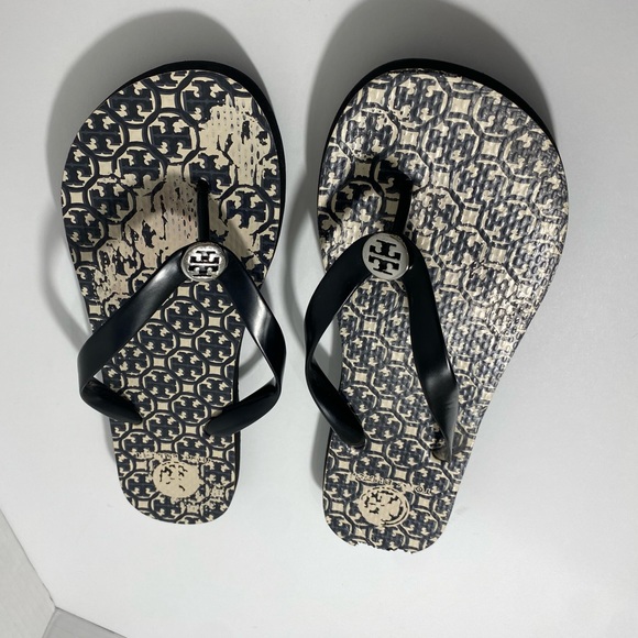 Tory Burch Classic Flip Flops Black With Silver Logo Size 10 - Picture 3 of 8